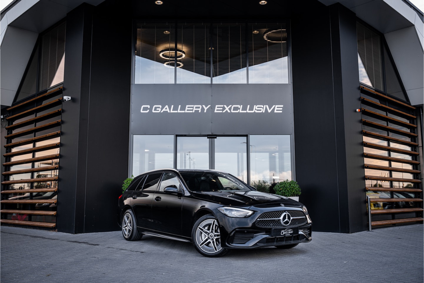 Mercedes-Benz C-klasse Estate - C300 e AMG Line - Massage l Panorama l 360cam l Trekhaak - AutoWereld.nl