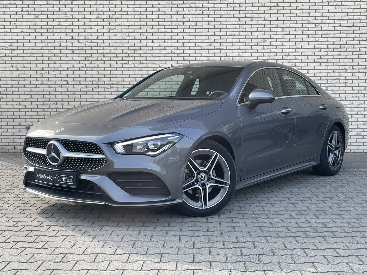 Mercedes-Benz CLA-Klasse - 180 AMG Line l Premium pakket l Trekhaak l Keyless Go l Chrome pakket - AutoWereld.nl