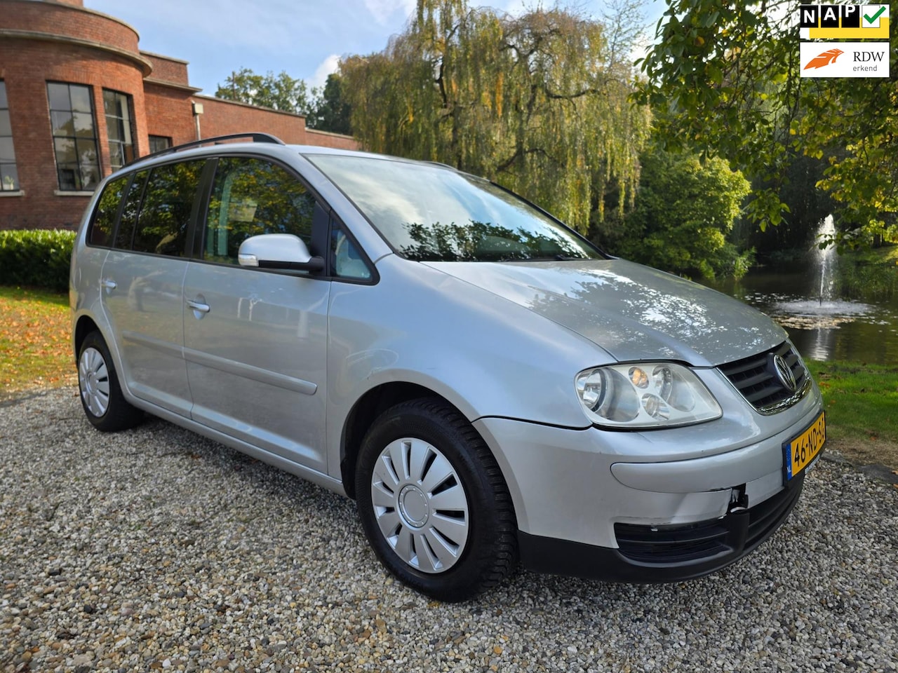 Volkswagen Touran - 1.6-16V FSI Trendline AUTOMAAT - AutoWereld.nl