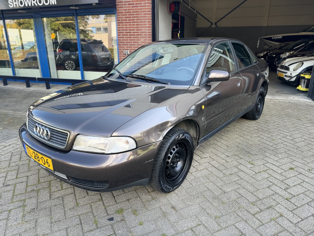 Audi A4 Limousine - 1.8 5V Advance - AutoWereld.nl