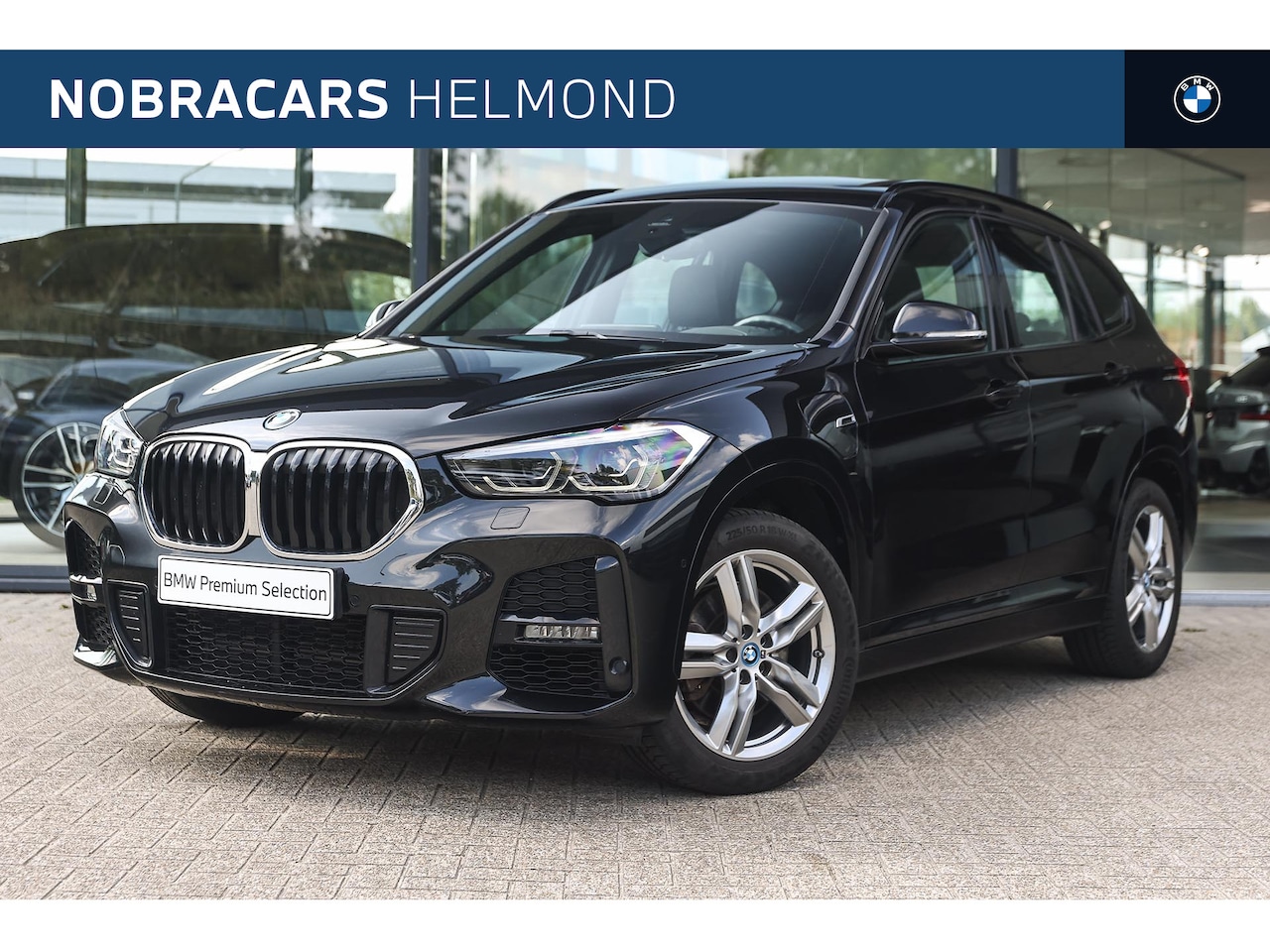BMW X1 - xDrive25e High Executive M Sport Automaat / Panoramadak / Sportstoelen / Achteruitrijcamer - AutoWereld.nl