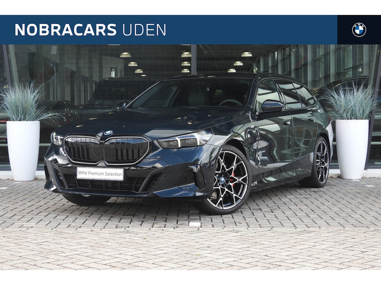 BMW 5-serie Touring - 530e M Sport Automaat / Panoramadak / Trekhaak / Bowers & Wilkins / Adaptief onderstel pro - AutoWereld.nl