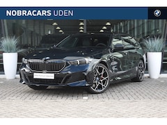 BMW 5-serie Touring - 530e M Sport Automaat / Panoramadak / Trekhaak / Bowers & Wilkins / Adaptief onderstel pro