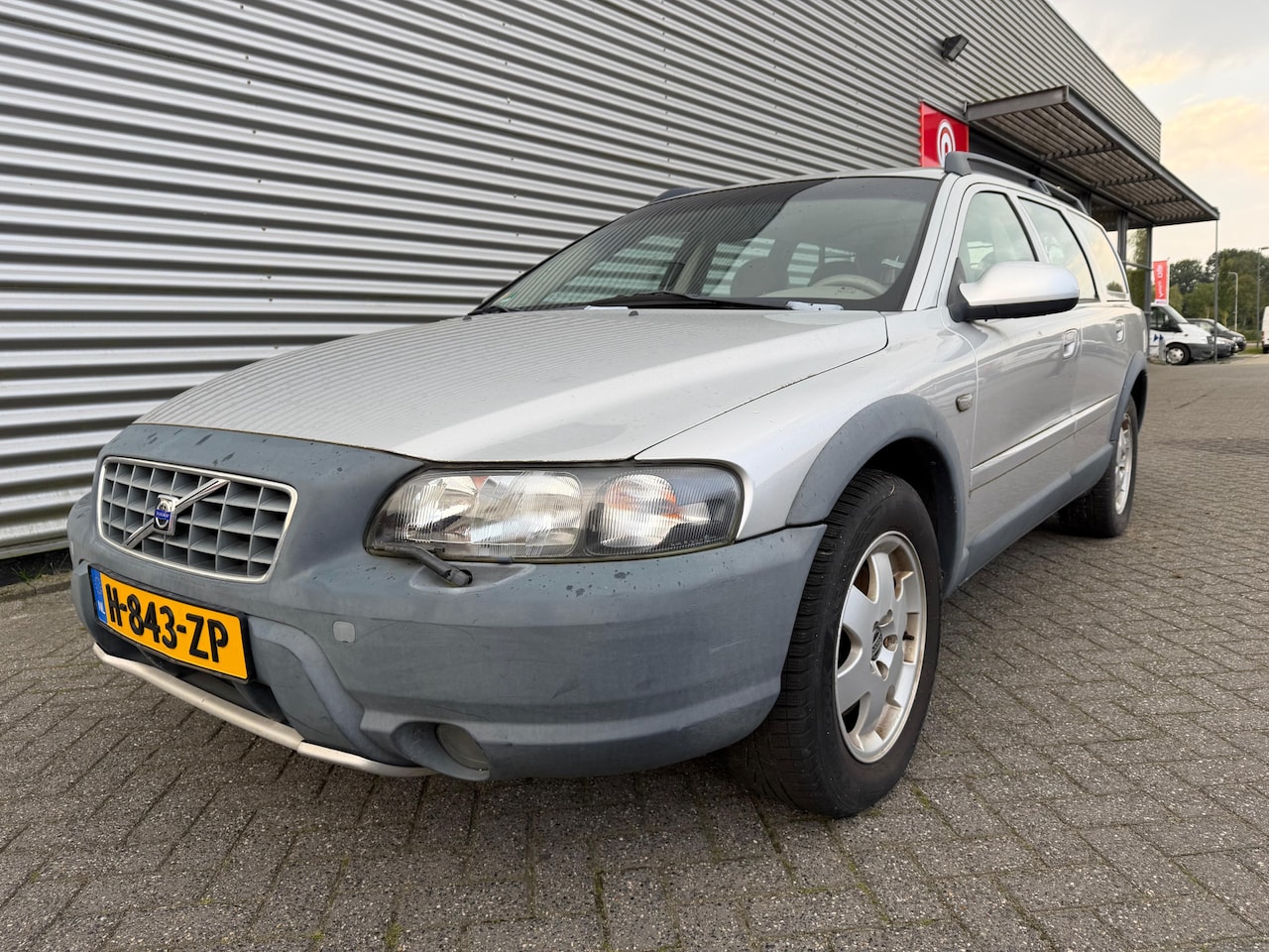 Volvo V70 - 2.4 T AWD EXPORT/HANDEL | Automaat | Leder | Trekhaak | Clima | Cruise | Radio/Cd - AutoWereld.nl