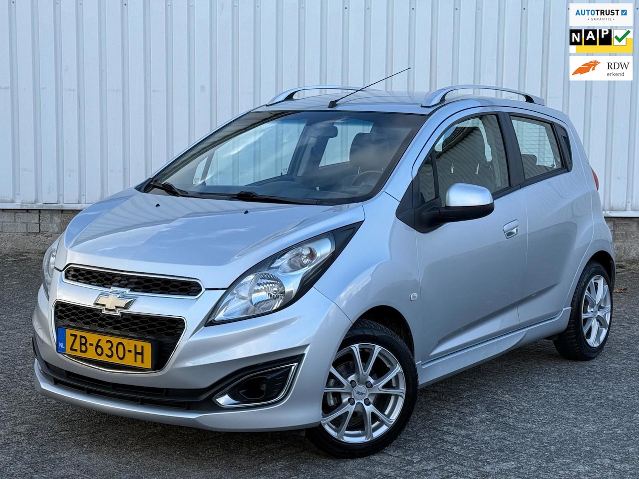 Chevrolet Spark - 1.2 16V LTZ Airco,PDC,LMV,DakRails,ElektrischeRamen,Apk tot 02-09-2025 - AutoWereld.nl