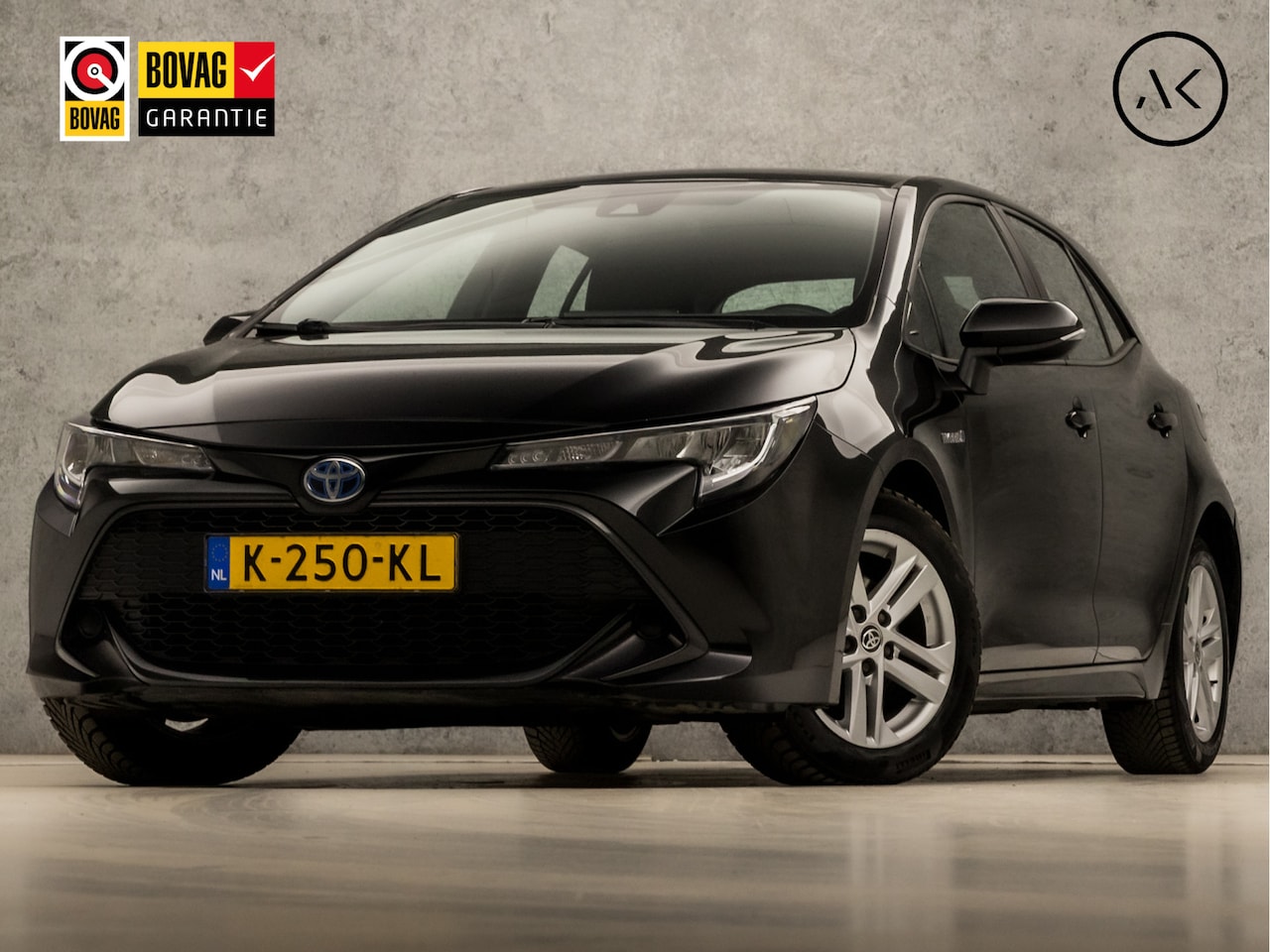 Toyota Corolla - 1.8 Hybrid Sport Automaat (APPLE CARPLAY, GROOT NAVI, CAMERA, ADAPTIVE CRUISE, SPORTSTOELE - AutoWereld.nl