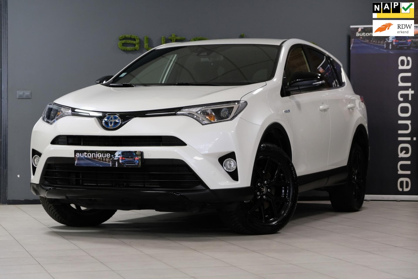 Toyota RAV4 - 2.5 Hybrid **19.951km** UNIEK |4 x Z.G.A.N ALL-Season| Navigatie/Camera DEALER ONDERHOUDEN - AutoWereld.nl