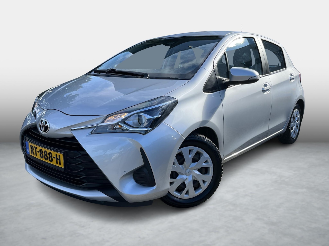 Toyota Yaris - 1.0 VVT-i Aspiration All seasonbanden - AutoWereld.nl
