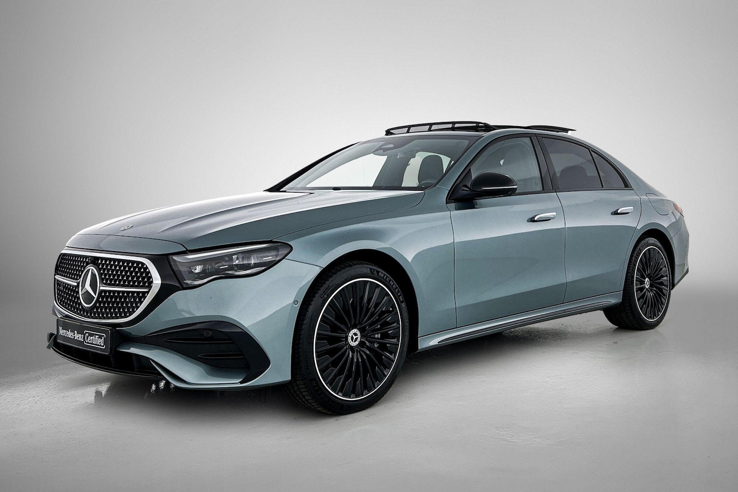 Mercedes-Benz E-klasse - E 300e Limousine AMG Line | Nightpakket | MBUX Superscreen | Distronic | Panoramadak | Bur - AutoWereld.nl