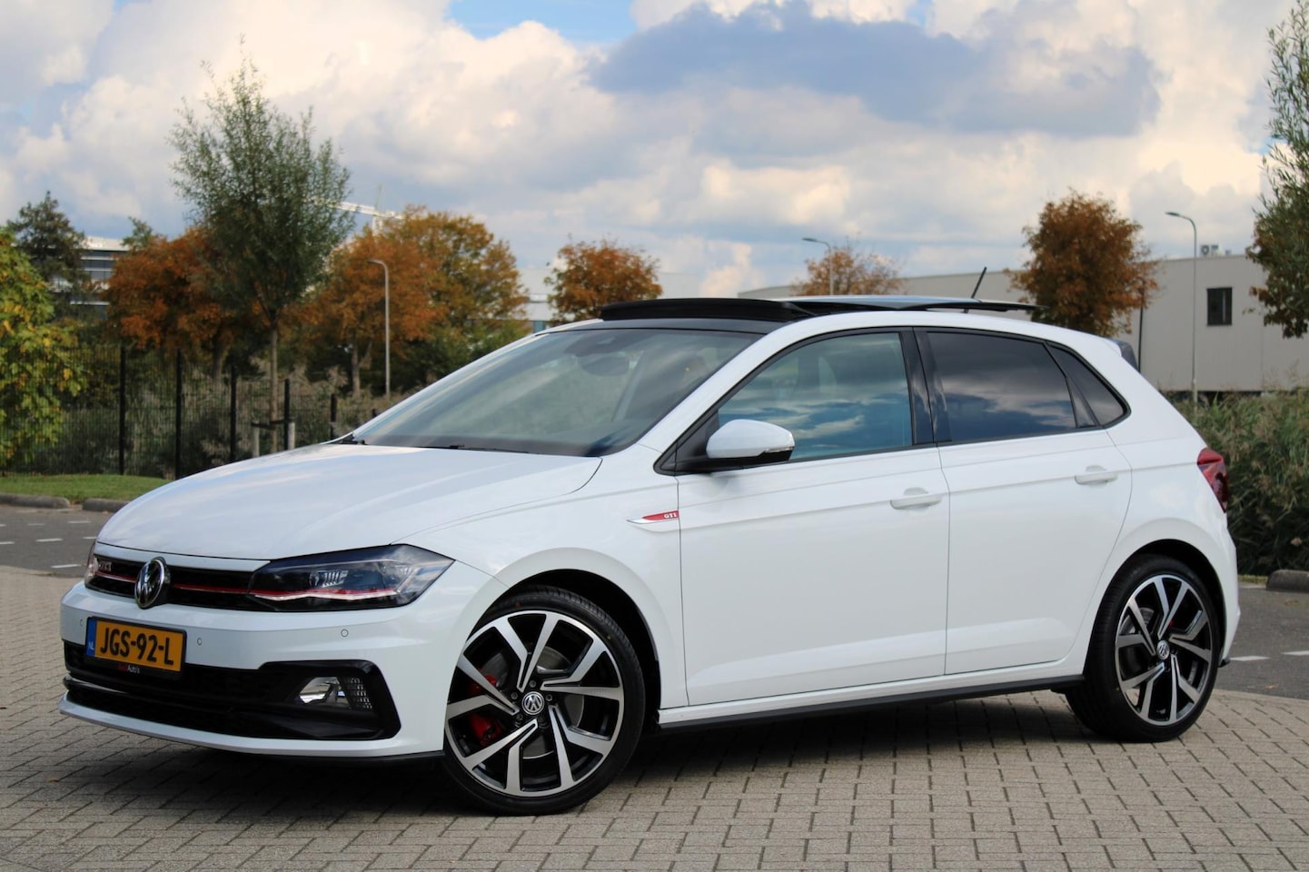 Volkswagen Polo - 2.0 TSI GTI l Pano l Camera l Virtual - AutoWereld.nl