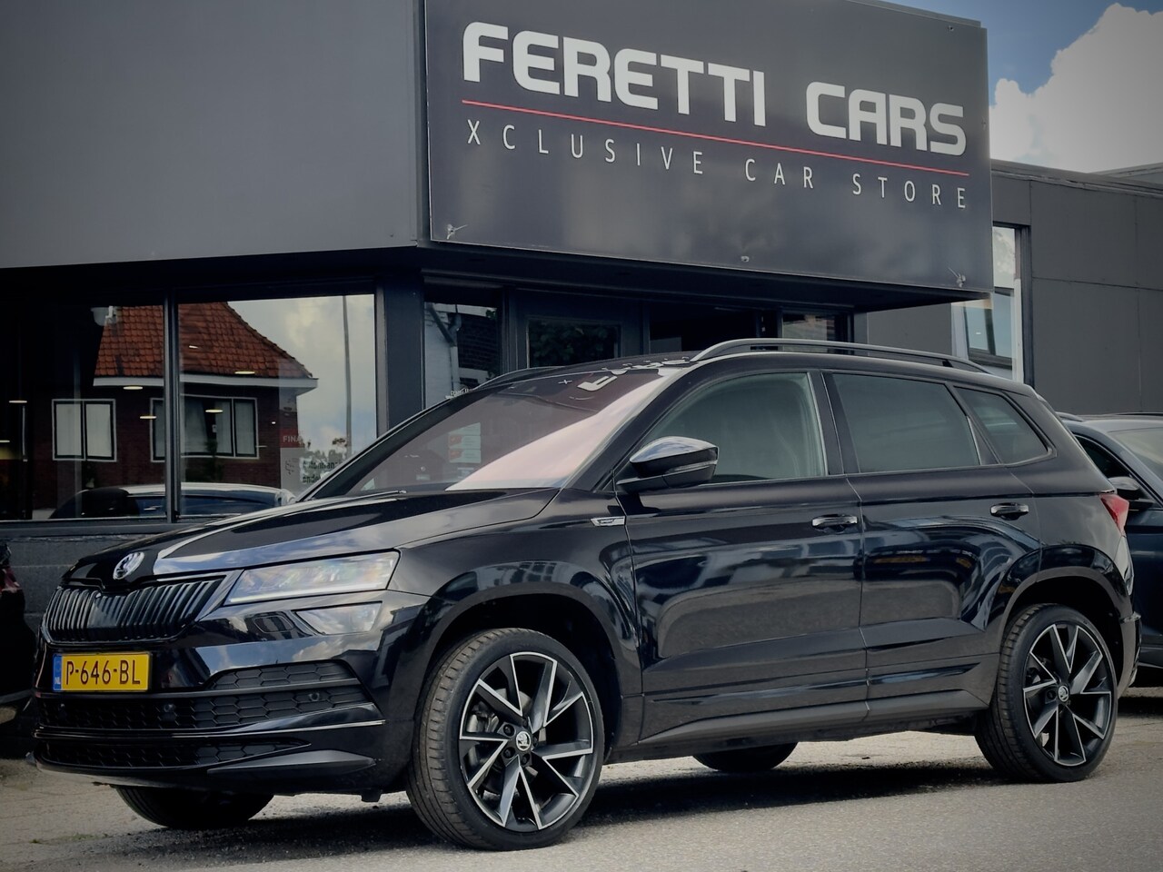 Skoda Karoq - 1.5 TSI ACT AUT7 SPORTLINE NAVI CAMERA DIGI-DASH APPLE-CARPLAY LED LMV PDC - AutoWereld.nl