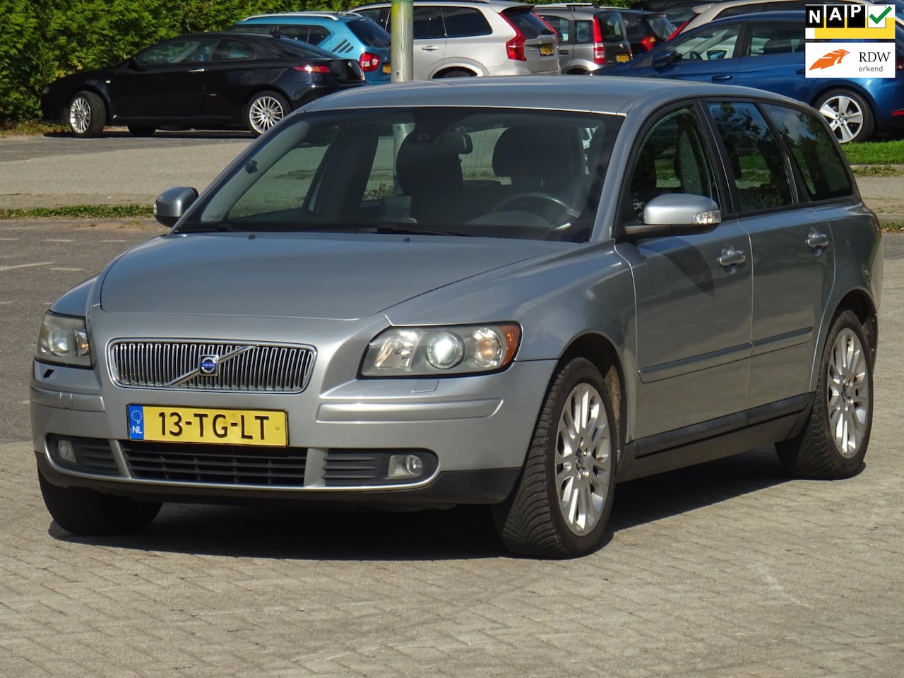 Volvo V50 - 2.4i Momentum BJ2006 NAP/AIRCO/CRUISE/NAVI/APK 26 - AutoWereld.nl