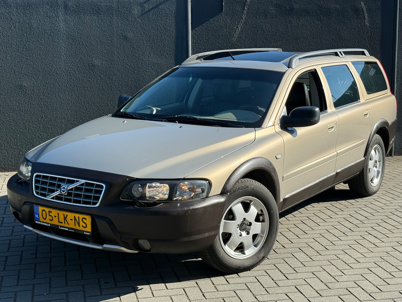 Volvo XC70 - 2.5 T Geartronic Comfort Line OpenDak|NweAPK|Youngtimer|OrgNL|History - AutoWereld.nl
