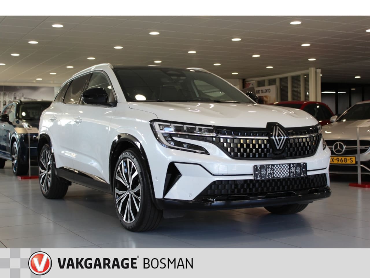 Renault Austral - Austral 1.2 E-TECH 200/360CAMERA/STOEL- EN STUURVERWARMING/PANO - AutoWereld.nl