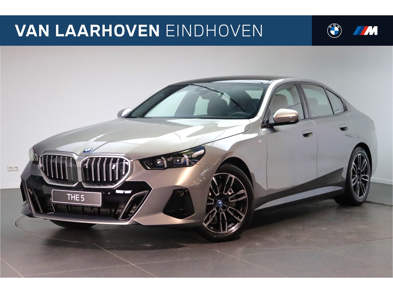 BMW i5 - eDrive40 High Executive M Sport / Panoramadak / Stoelverwarming / Adaptieve LED / Driving - AutoWereld.nl