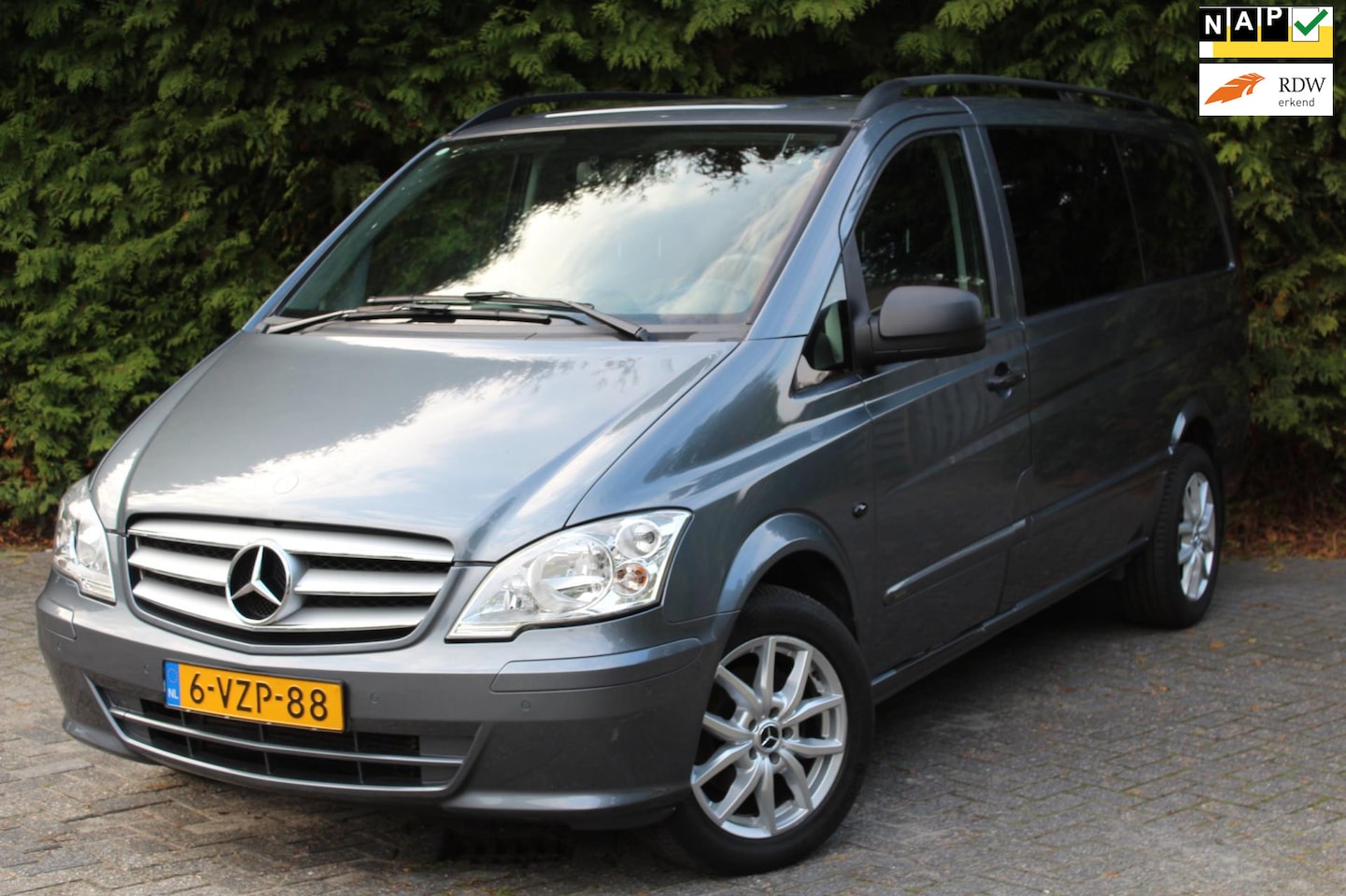 Mercedes-Benz Vito - 122 CDI 320 Lang DC Luxe 224PK Automaat | Parkeercamera | Trekhaak | Climate Control - AutoWereld.nl