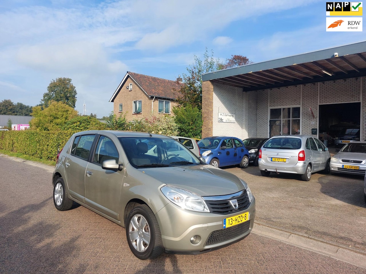 Dacia Sandero - 1.6 Lauréate met Nieuwe APK - AutoWereld.nl