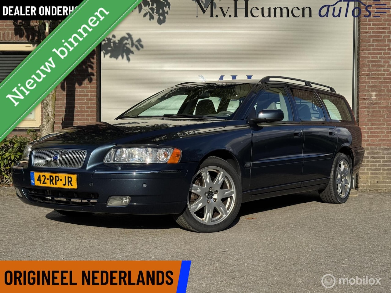 Volvo V70 - 2.5T 209PK Summum BTW'er CarPlay Trekhaak Leder ORG. NED. Dealer OND. - AutoWereld.nl
