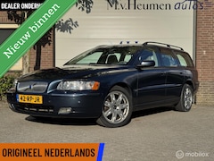 Volvo V70 - 2.5T 209PK Summum BTW'er CarPlay Trekhaak Leder ORG. NED. Dealer OND