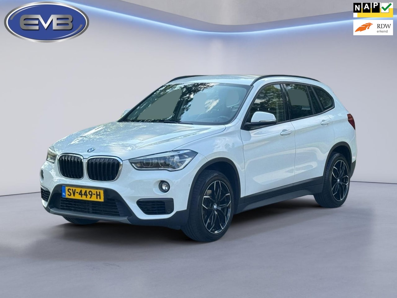 BMW X1 - SDrive18i AUTOMAAT High Executive, leder, stoelverwarming, dealer onderhoud, navi, afn.tre - AutoWereld.nl