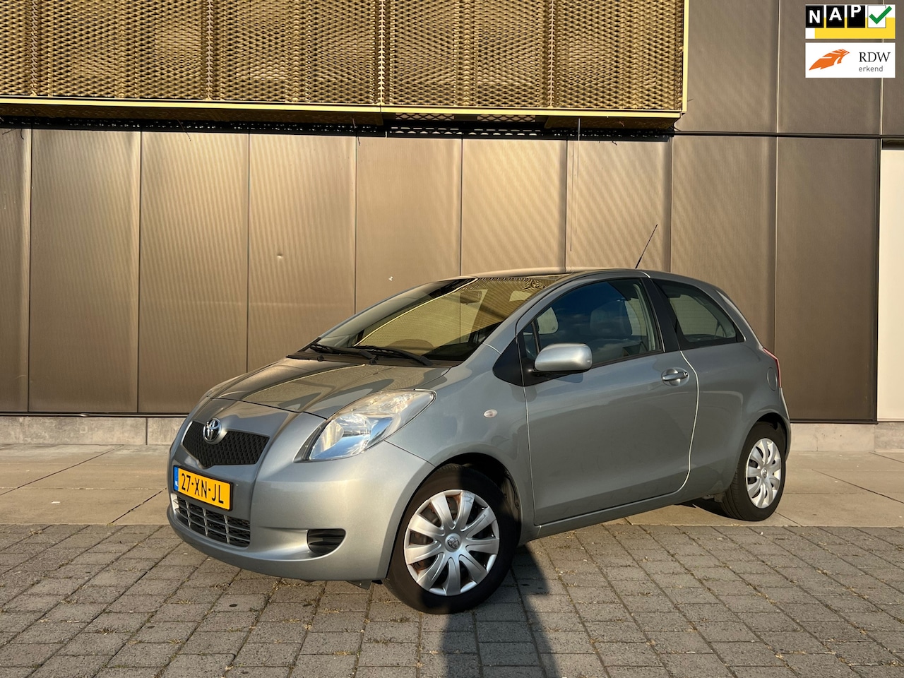 Toyota Yaris - 1.3 VVTi Sol MMT Automaat | Airco | Invalide | NAP - AutoWereld.nl