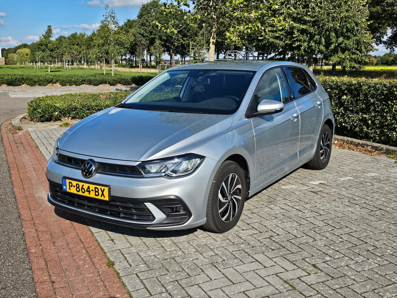 Volkswagen Polo - 1.0 TSI Life Business Volkswagen Polo 1.0 TSI Life DSG/NAVI/Digital Cockpit/LED/Trekhaak/Cruise control - AutoWereld.nl