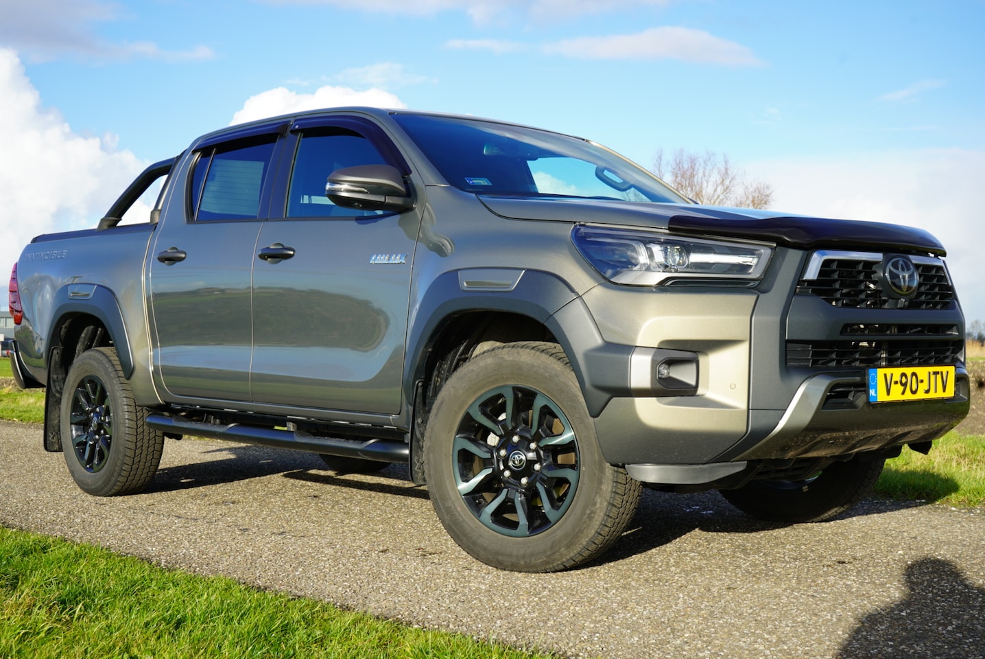 Toyota HiLux - 2.8 D-4D Double Cab Invincible - AutoWereld.nl