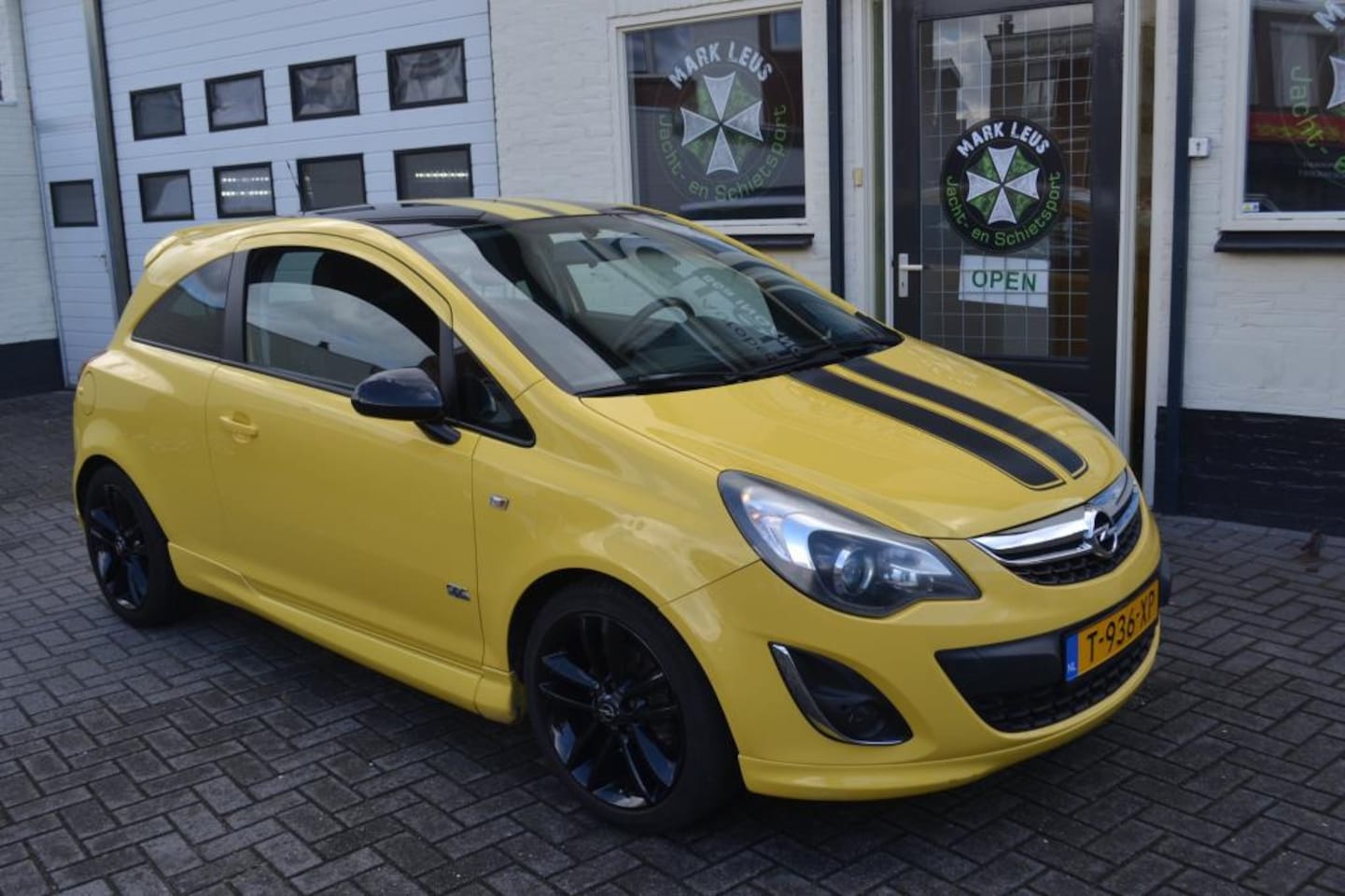 Opel Corsa - 1.4 Turbo Cosmo Speciale Uitvoering - AutoWereld.nl