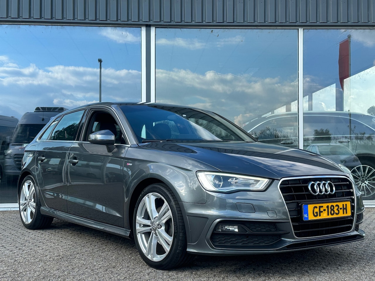 Audi A3 Sportback - 1.4 TFSI S Line Dealer onderhouden Led Xenon Zwarte hemel Sport stuur Stoelverwarming - AutoWereld.nl