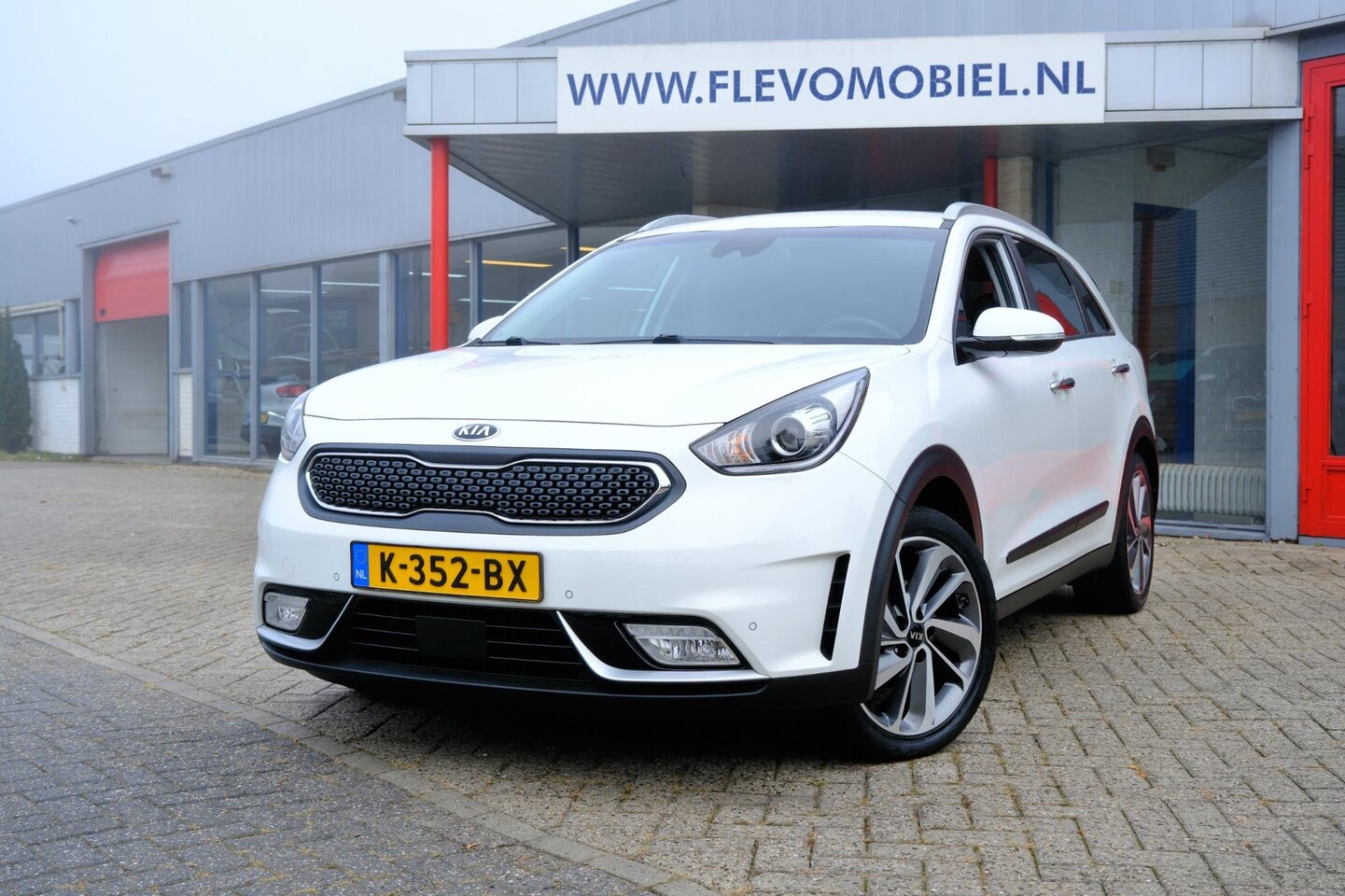 Kia Niro - 1.6 GDi Hybrid ExecutiveLine Aut. Navi|Clima|1e Eig|Cam|LMV|Apple CarPlay - AutoWereld.nl