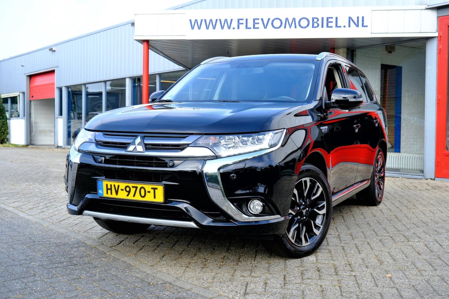 Mitsubishi Outlander - 2.0 PHEV instyle Aut. Leder|Navi|Cam|LMV - AutoWereld.nl