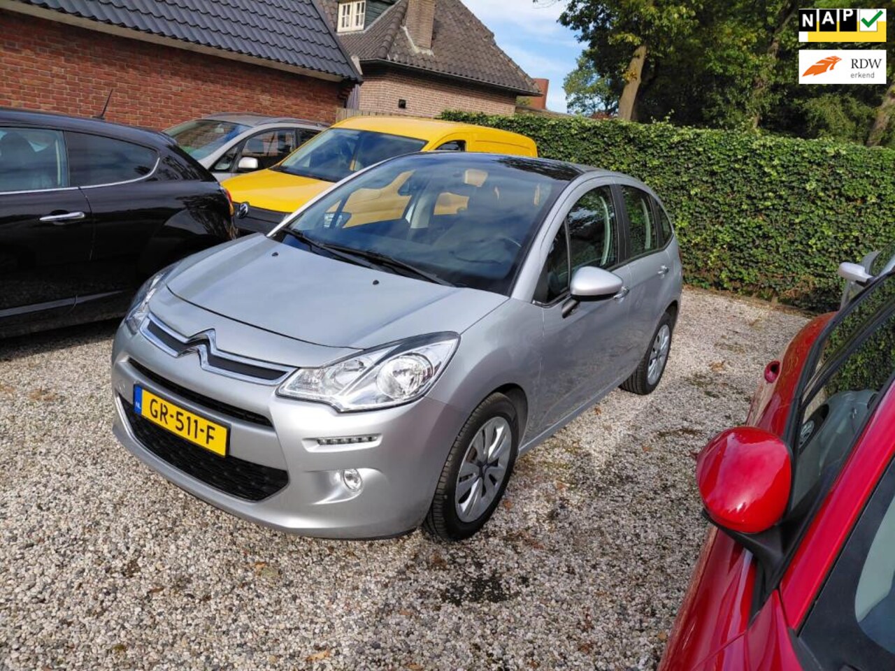 Citroën C3 - 1.0 PureTech Collection Pano voorruit, navi, trekhaak afneembaar - AutoWereld.nl