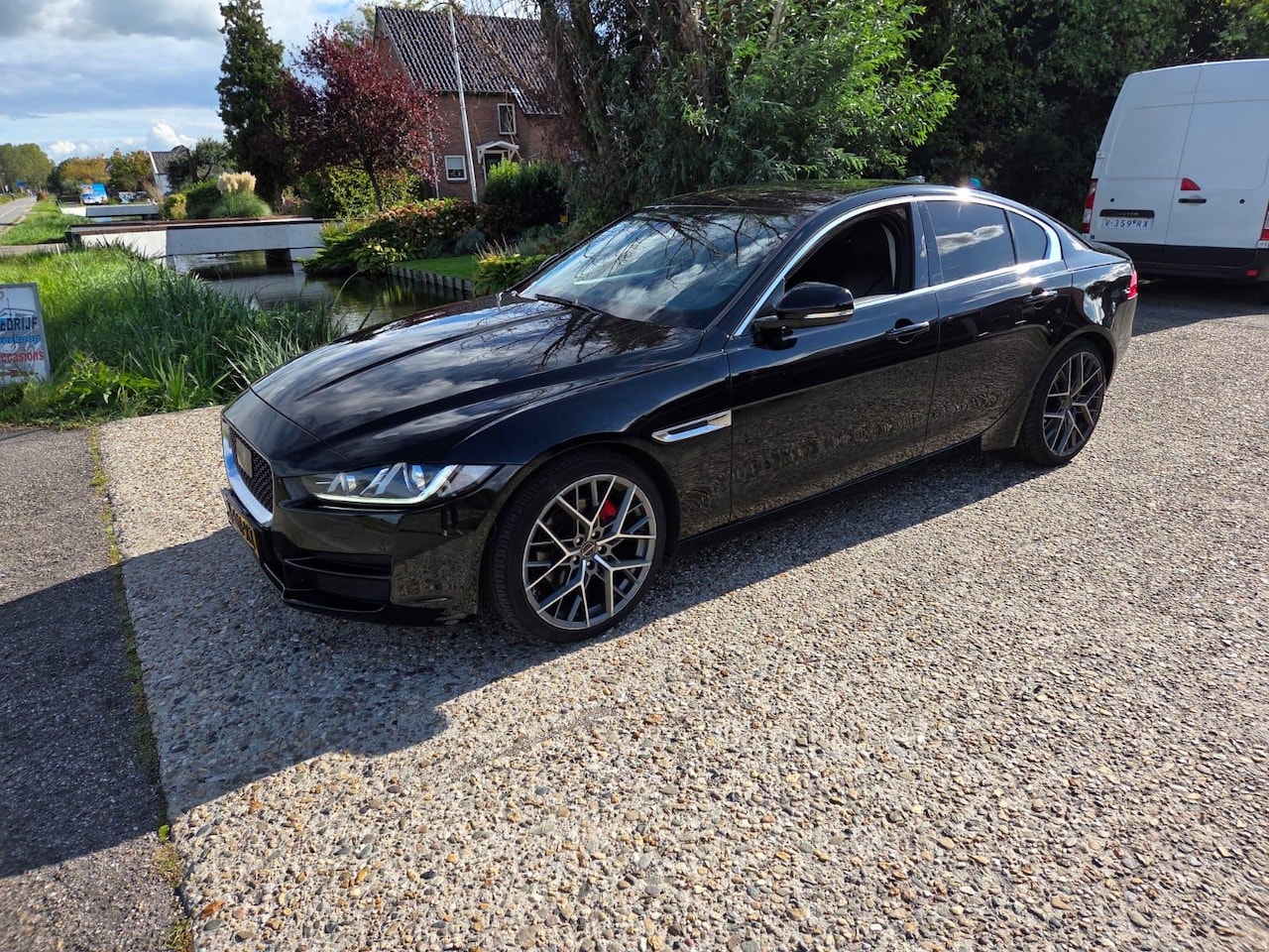 Jaguar XE - 2.0 D Corporate Edition R-Sport 2.0 D Corporate Edition R-Sport - AutoWereld.nl