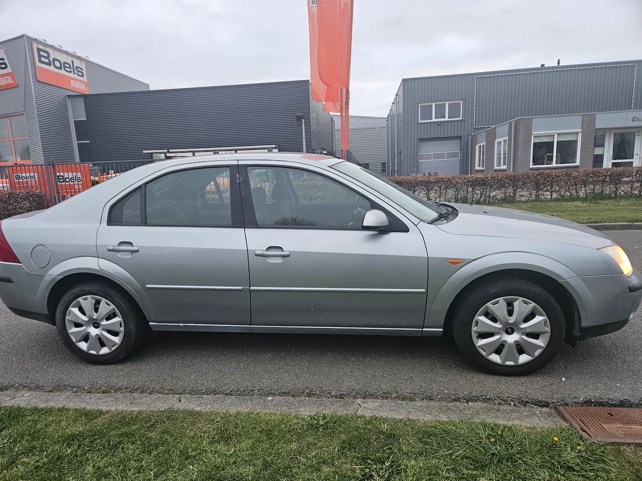 Ford Mondeo - 1.8-16V Collection Logisch KM stand, NAP, APK - AutoWereld.nl