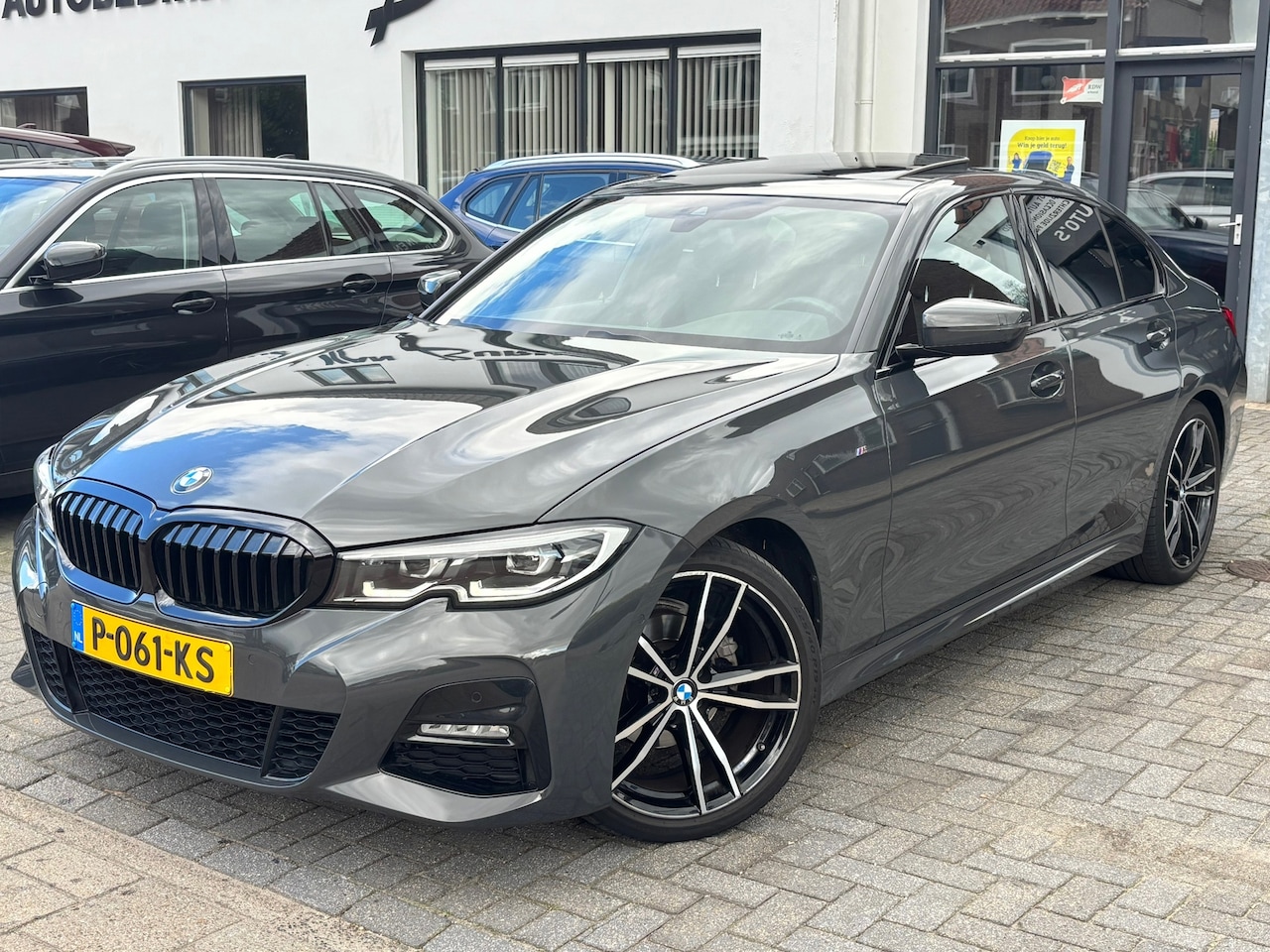 BMW 3-serie - 318i Business Edition 318i Business Edition, M-Sport, Schuifkanteldak, Individual kleur, Sportstoelen, Stoelverw - AutoWereld.nl