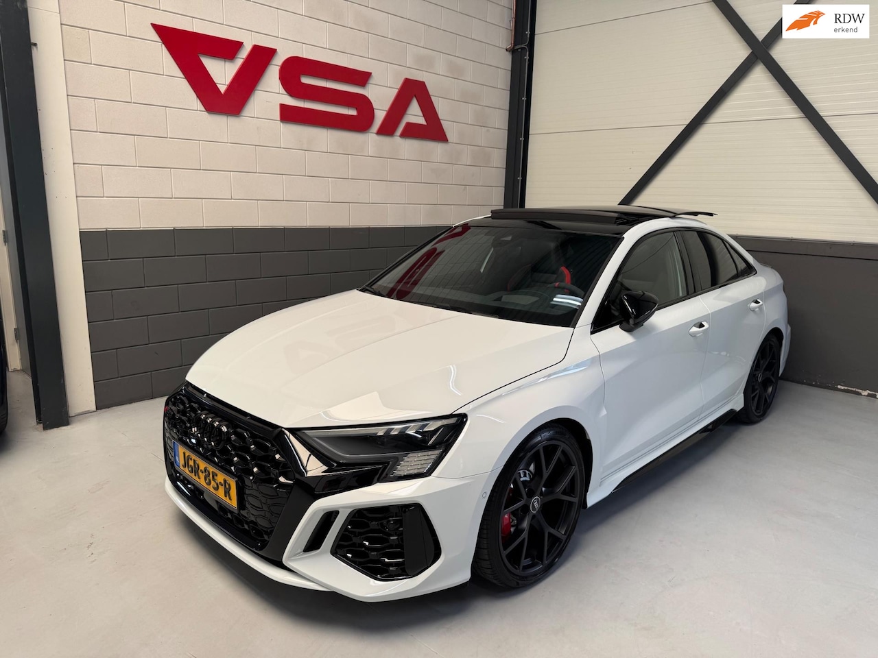 Audi A3 Limousine - 2.5 TFSI RS 3 quattro 2.5 TFSI RS 3 quattro,Alarm,Dealer onderhouden, Garantie, full-opties - AutoWereld.nl