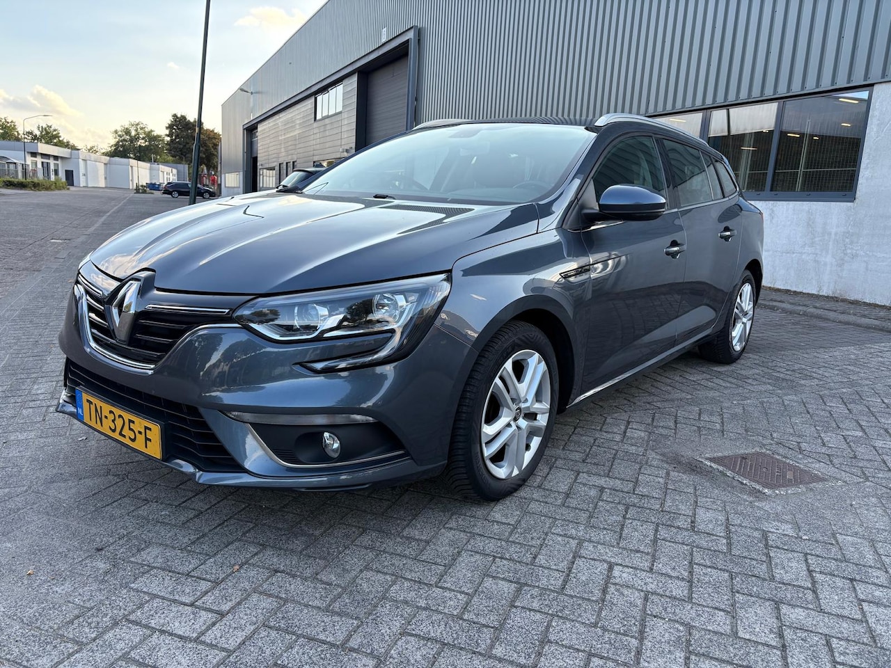 Renault Mégane Estate - 1.5 dCi Eco2 Zen - AutoWereld.nl