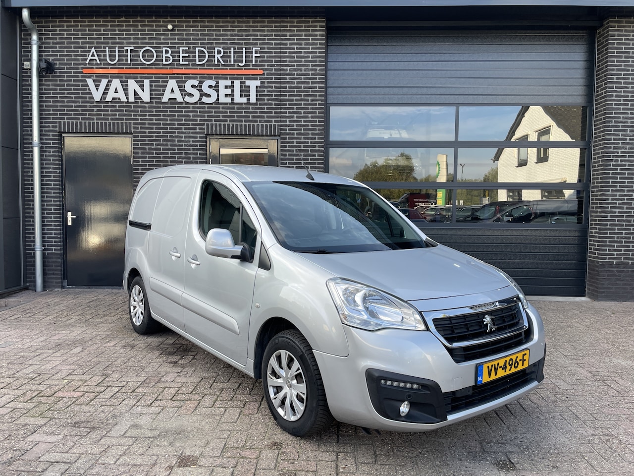 Peugeot Partner - 120 1.6 BlueHDi Première S&S Navi , Clima , 3 persoons - AutoWereld.nl