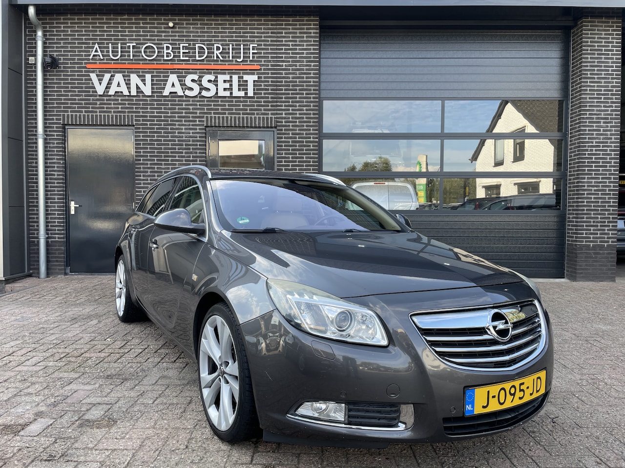 Opel Insignia Sports Tourer - 2.8 T Sport 4x4 Leer , Navi , - AutoWereld.nl
