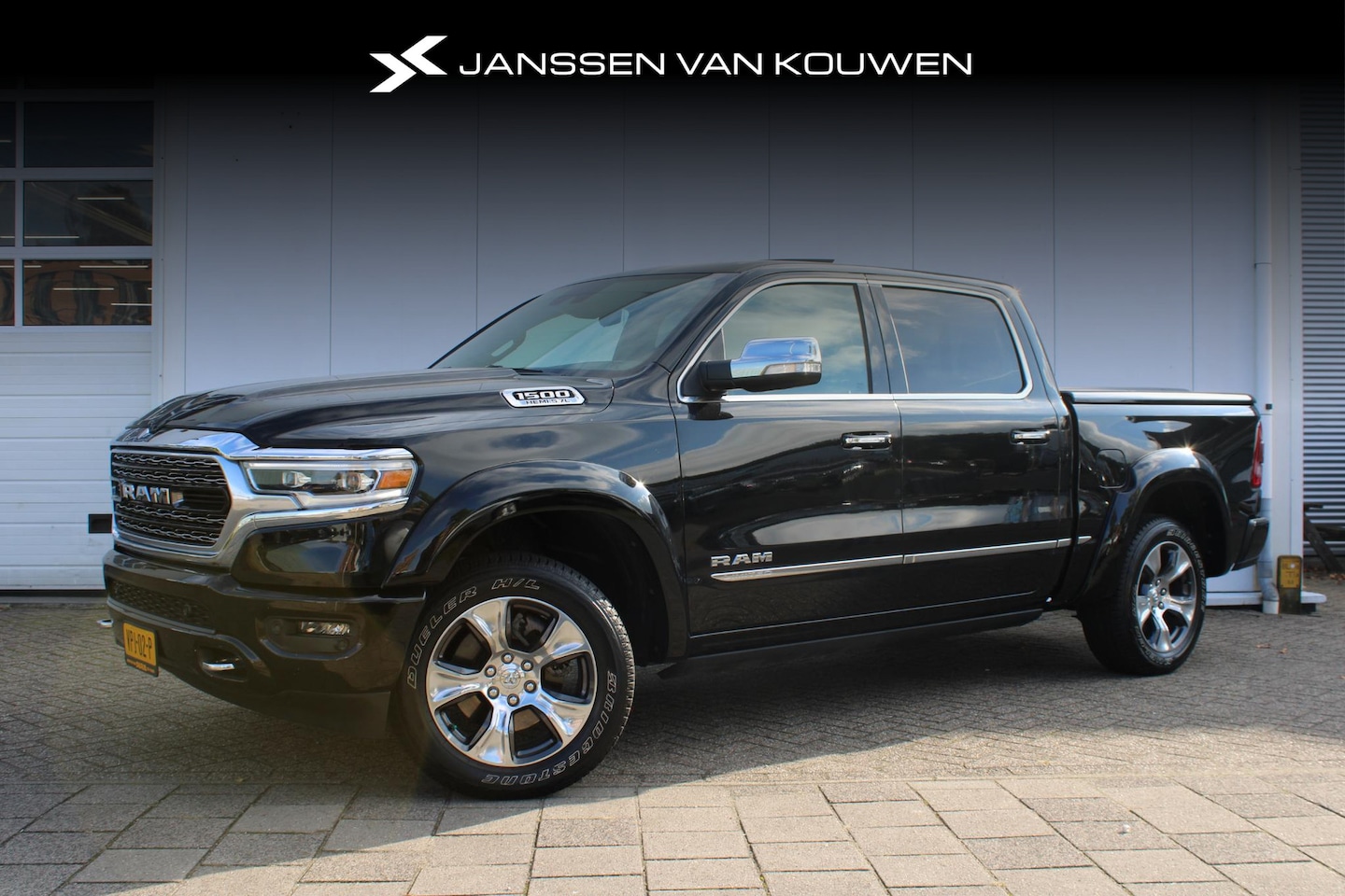 Dodge Ram 1500 - 5.7 V8 4x4 Crew Cab Limited / Panoramadak / Harman Kardon / Stoelverwarming & Ventilatie / - AutoWereld.nl