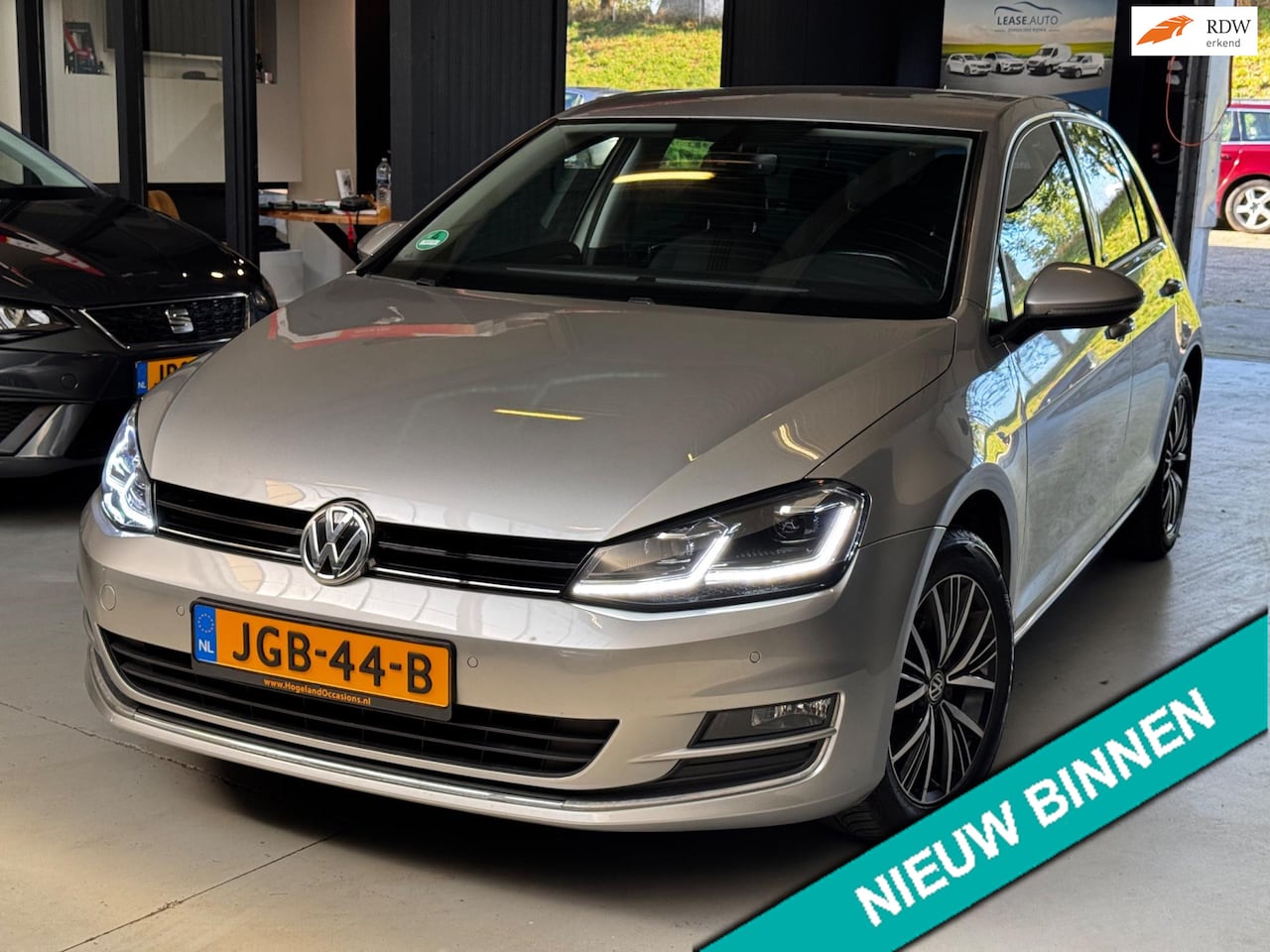 Volkswagen Golf - 1.2 TSI 110 PK 2017 LED Cruise 6bak Trekhaak PDC - AutoWereld.nl
