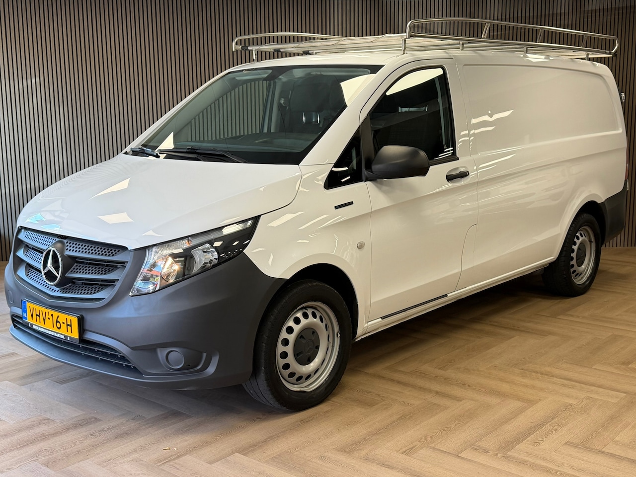 Mercedes-Benz eVito - EVito Lang Launch Edition AUT. CAMERA AIRCO STOELVERWARMING NAVIGATIE BLUETOOTH - AutoWereld.nl