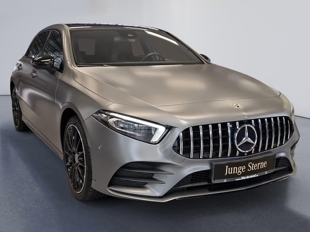 Mercedes-Benz A-klasse - 250e AMG ** LED, MBUX+, MANUFACTUR LACK, PANO, 19-inch LMV, NIGHT ** 1e EIG - UNFALLFREI * - AutoWereld.nl
