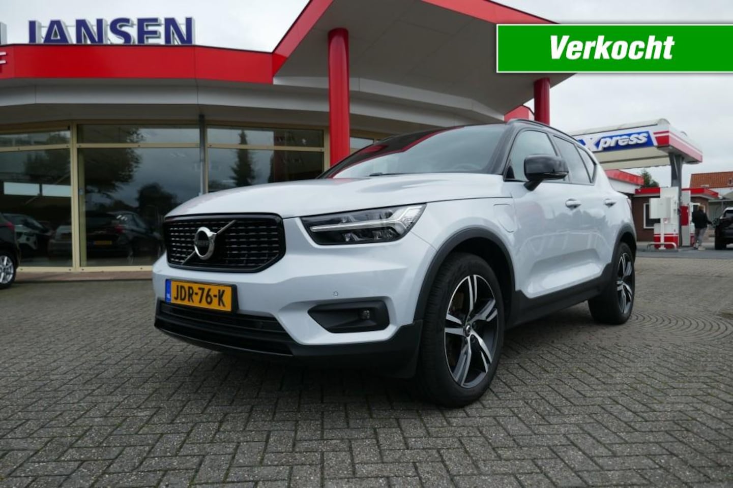 Volvo XC40 - 1.5 T4 RECH R-DESIGN  CAMERA/ELEKTR.ACHTERKLEP/STOELVERWARMING - AutoWereld.nl