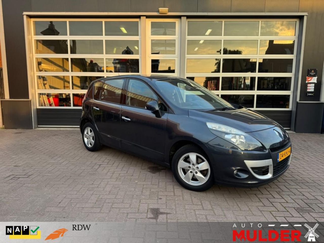 Renault Scénic - SCÉNIC TCE 130 DYNAMIQUE / CRUISECONTROL / AIRCO / NAVI / RIJKLAAR! - AutoWereld.nl