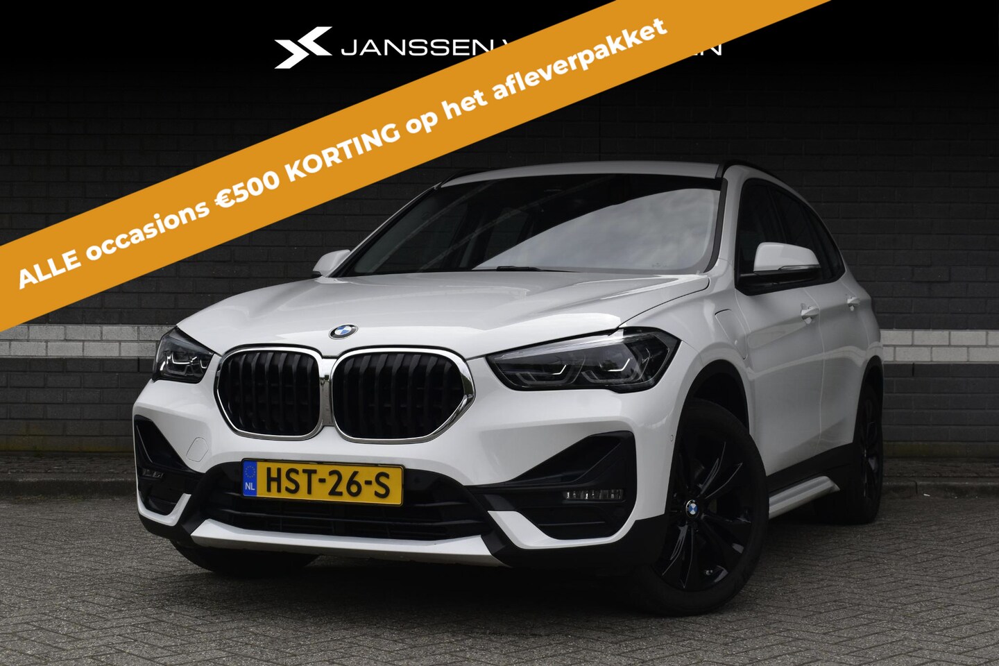 BMW X1 - xDrive25e / 90% SOH / Sport Line / Stoelverwarming / Navigatie / LED Koplampen - AutoWereld.nl