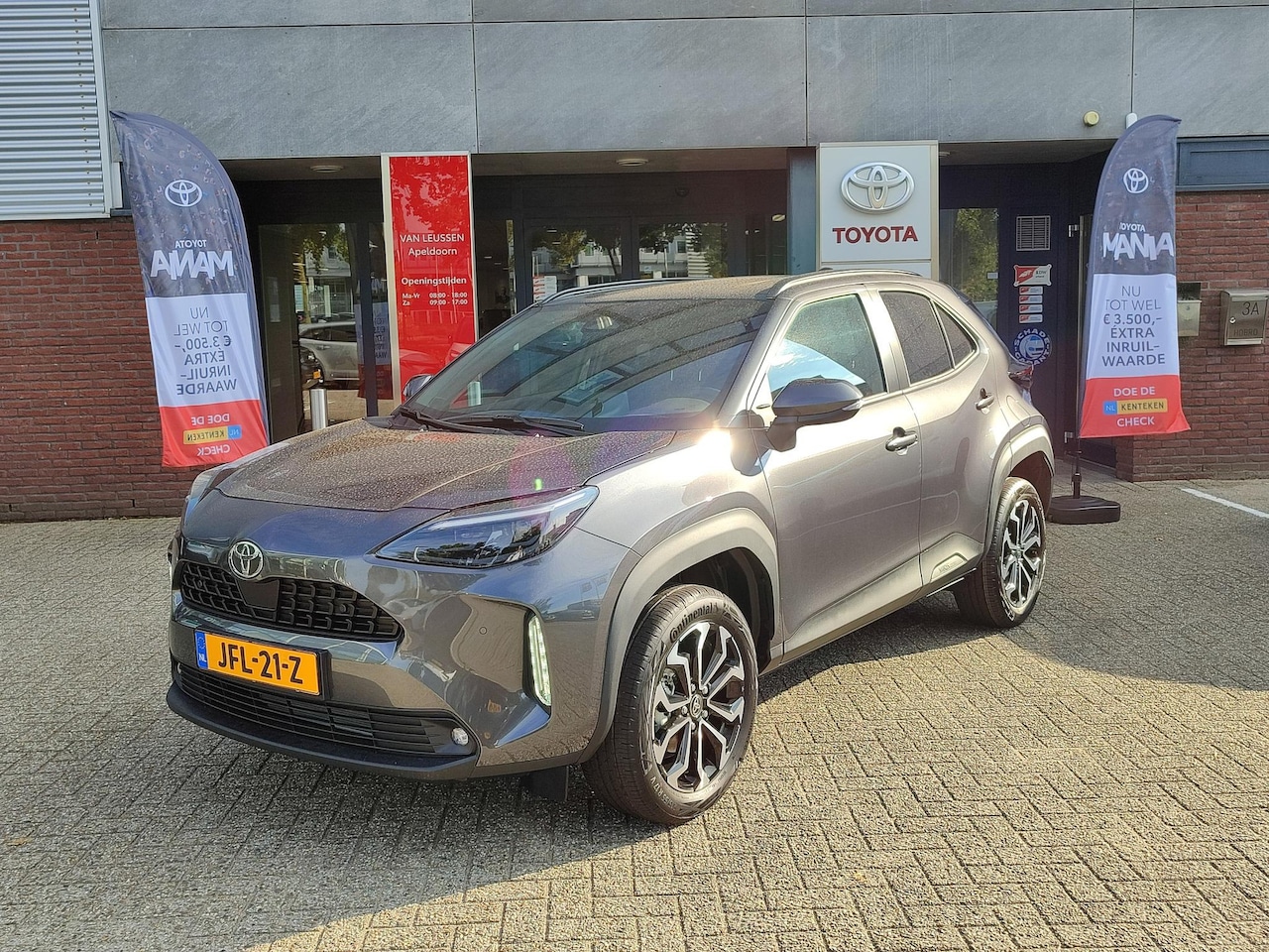 Toyota Yaris Cross - 1.5 Hybrid DYNAMIC STOEL/STUURVERW BLIND SPOT PARK-SENSOREN KEYLESS 17'' LM-VELGEN CAMERA - AutoWereld.nl
