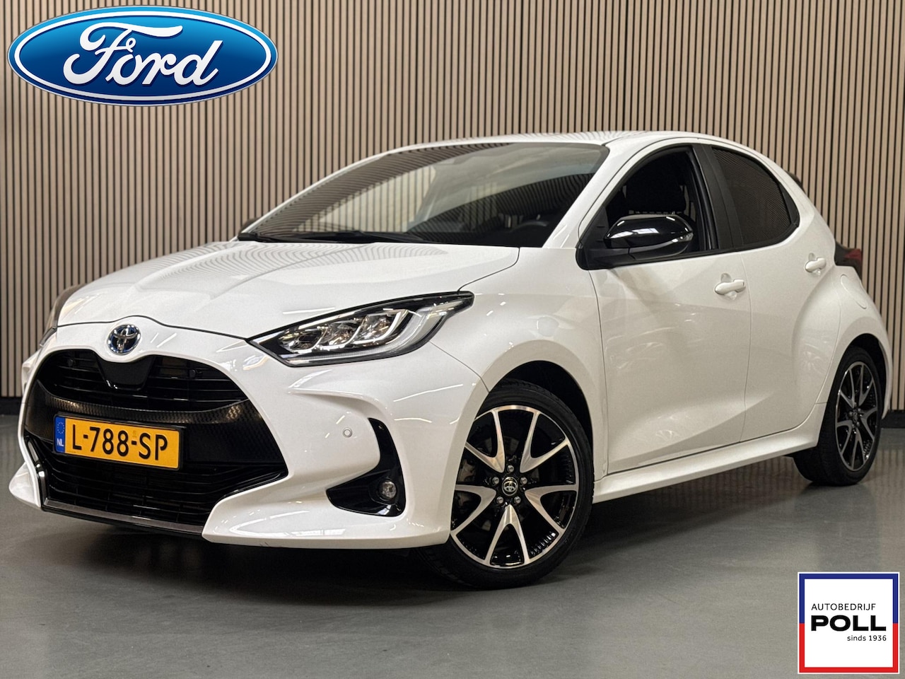 Toyota Yaris - 1.5 Hybrid Automaat Executive Leer Navi Camera Ad Cruise Stoelverwarming Dodehoek Parkeers - AutoWereld.nl