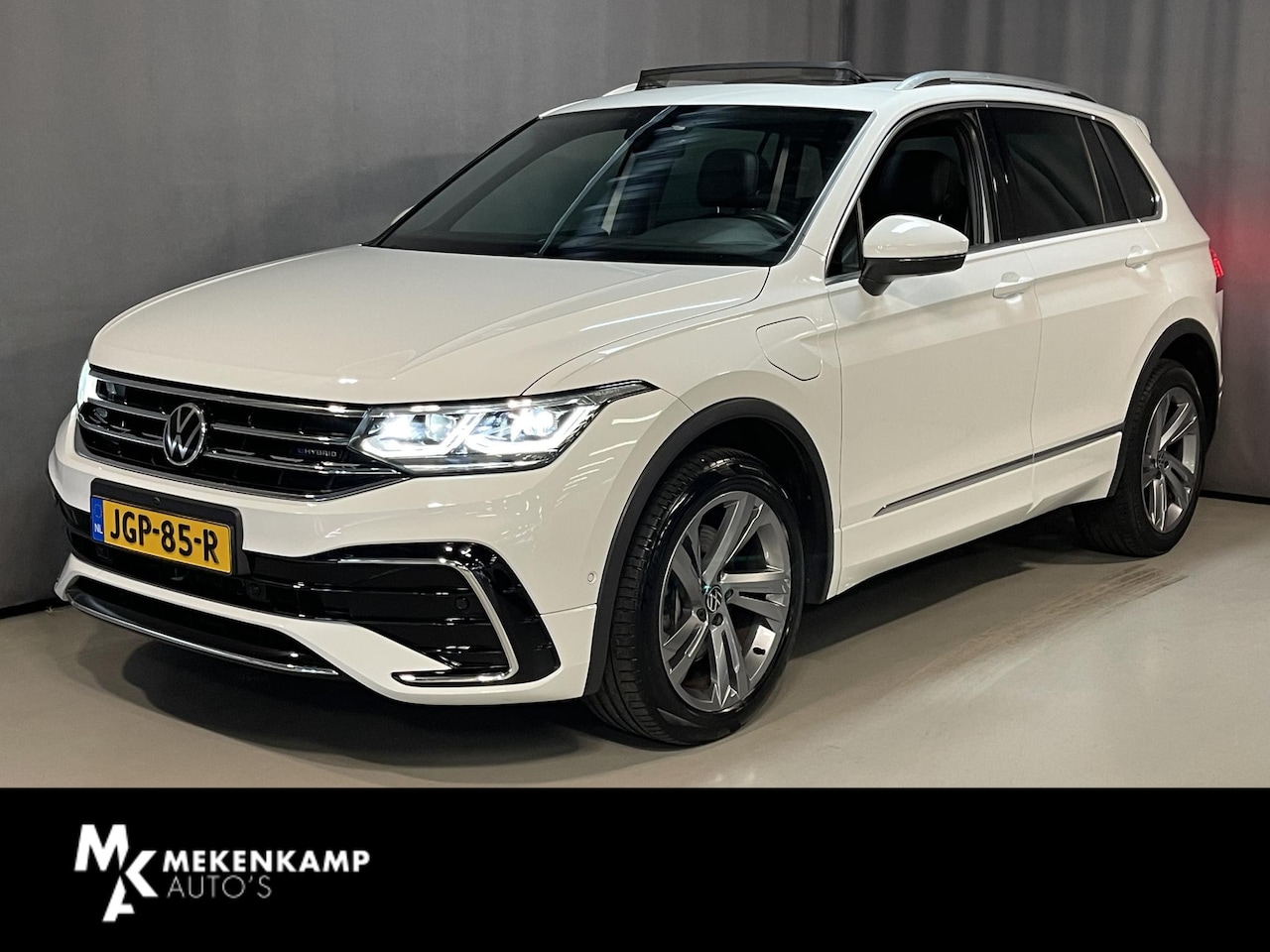 Volkswagen Tiguan - 1.4 TSI eHybrid R-Line Business+ 19"/Panoramadak/Trekhaak/Leder + memory/360 camera/Elektr - AutoWereld.nl