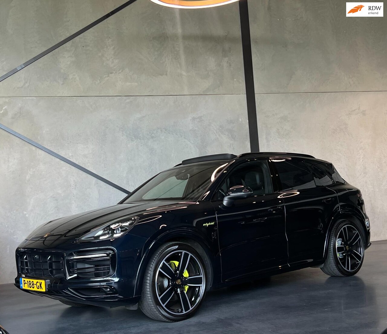 Porsche Cayenne - 3.0 E-Hybrid 3.0 E-Hybrid,BTW,Akrapovic,SportDesign,Pano,Massage,Koeling,Bose,Luchtvering,Matrix Led,en - AutoWereld.nl